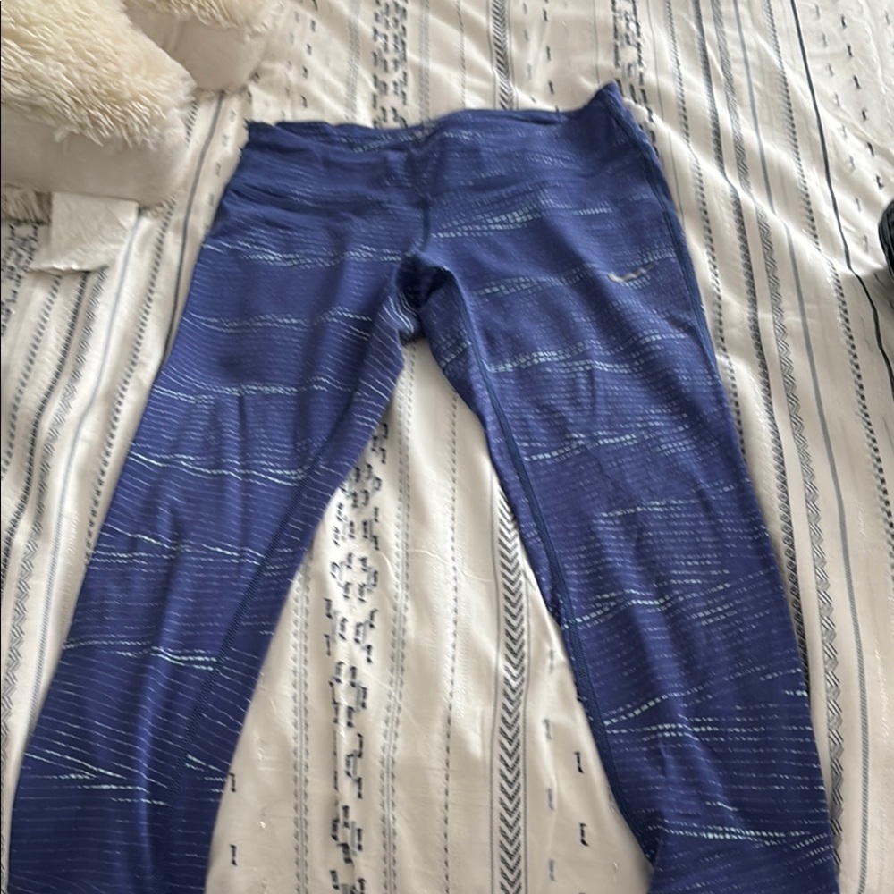NIKE Women’s Capi Leggings